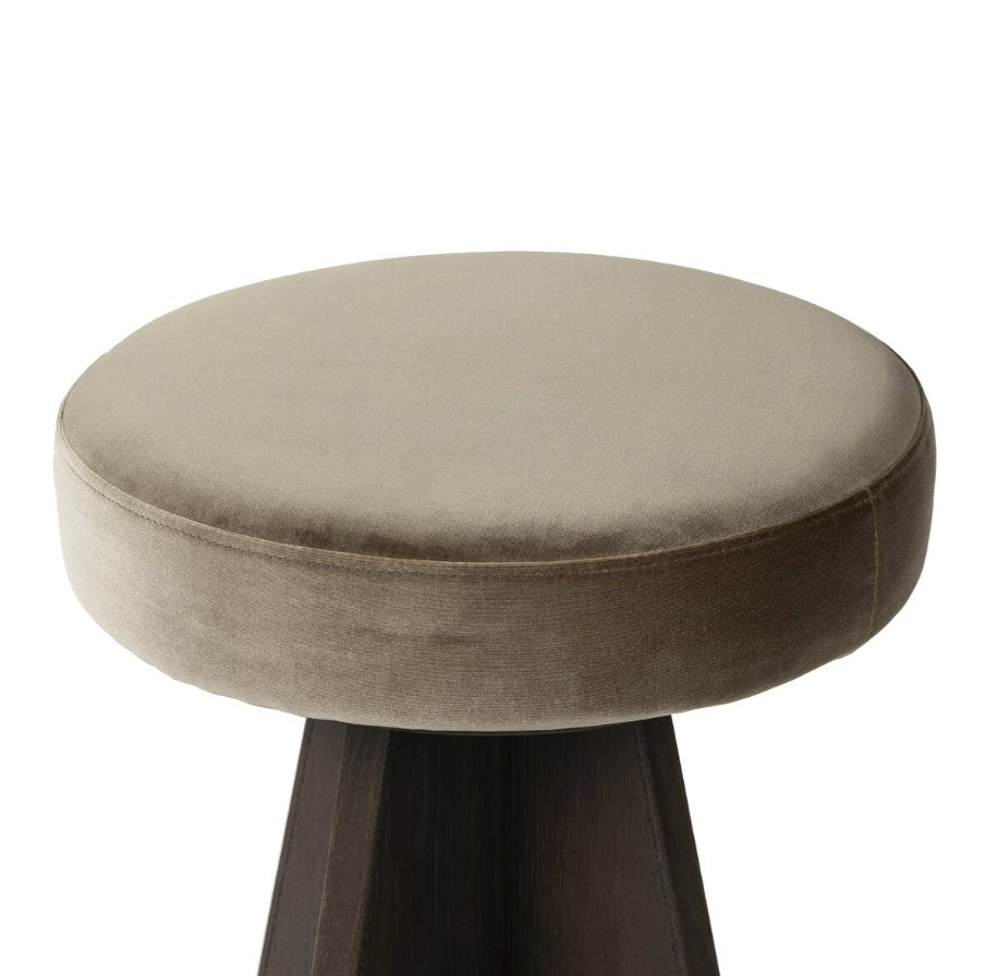 Damon Swivel Counter Stool: Seating View