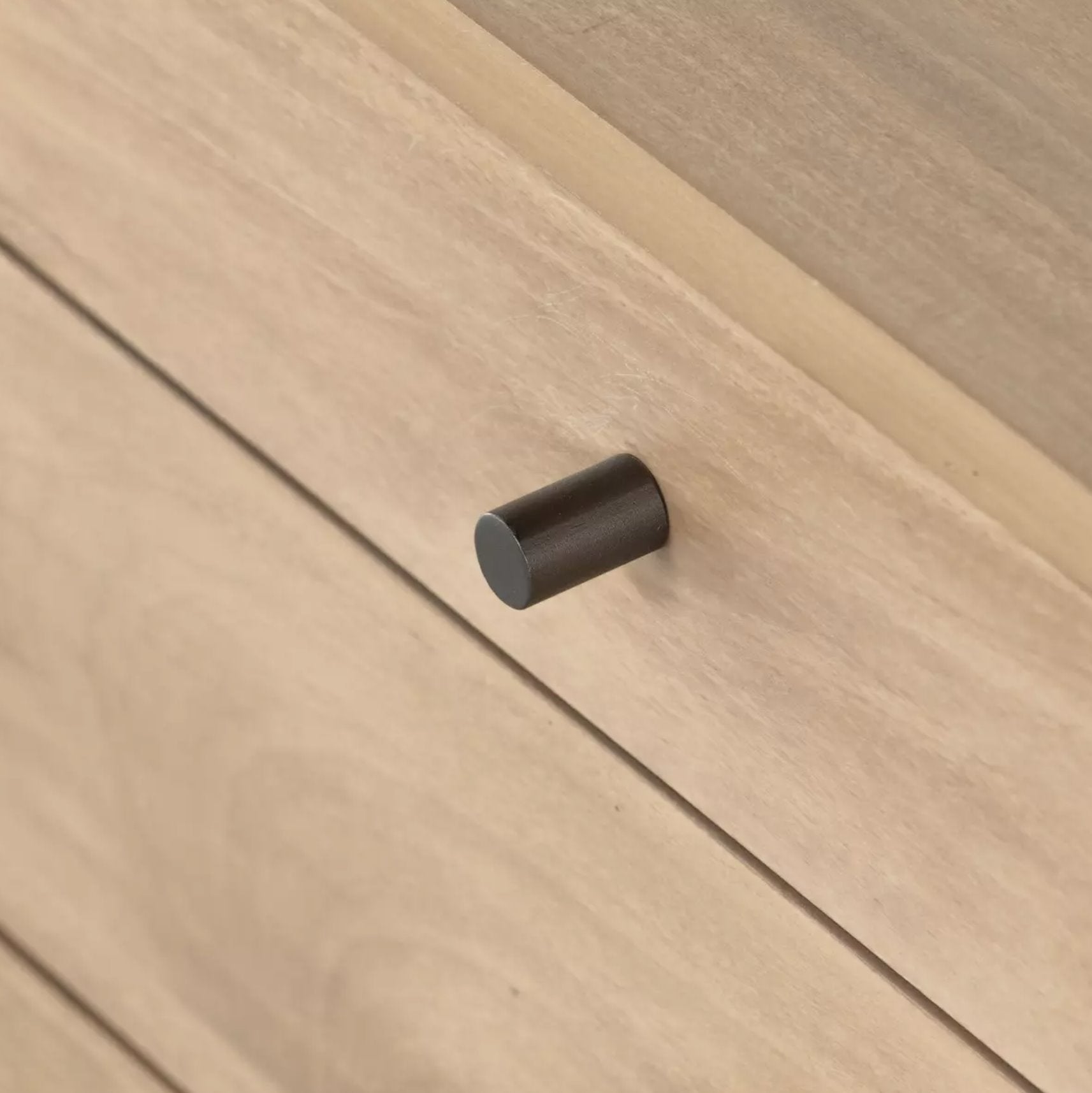 Isador Executive Desk: Iron Hardware View