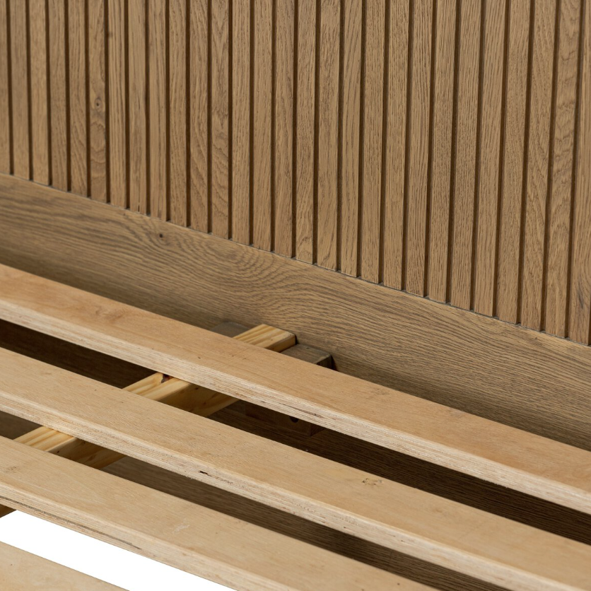 Leo Bed-Queen-Rustic Light Natural Oak: Up-Close Product View