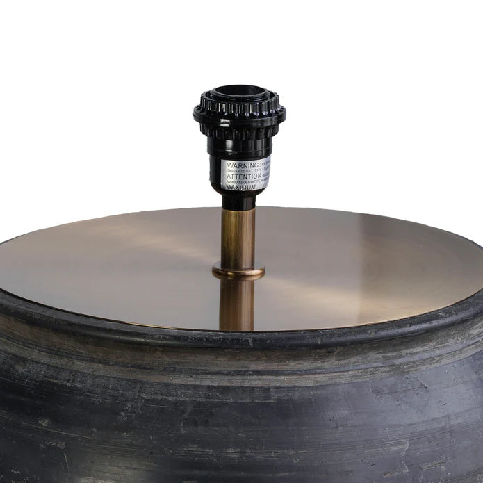 Cunmin Pot Table Lamp - detail view of lamp