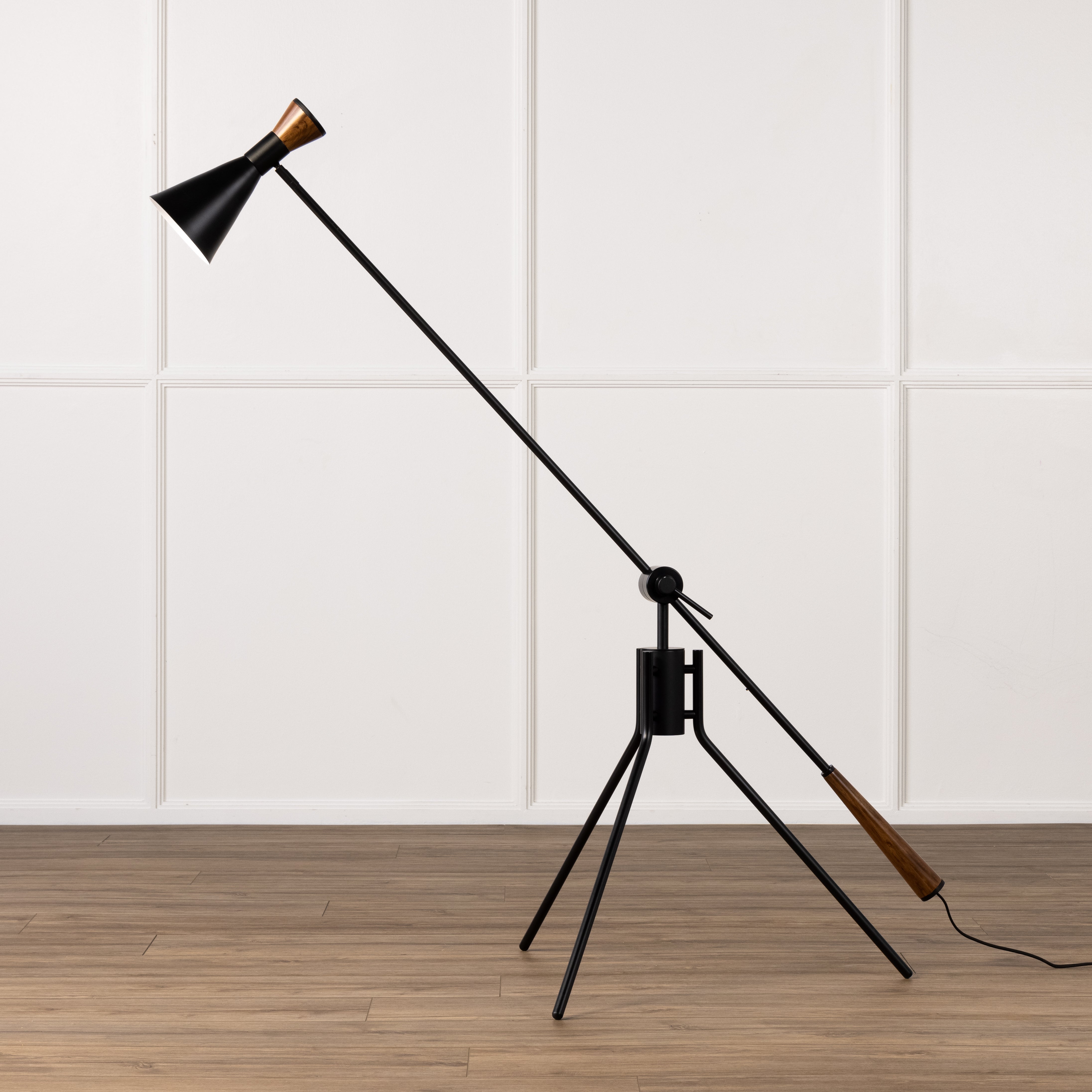Walt Floor Lamp