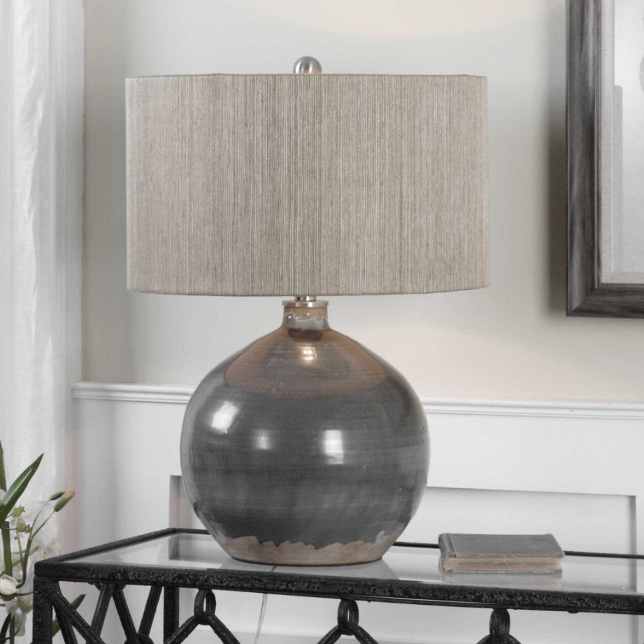 Vardenis Table Lamp: Style View