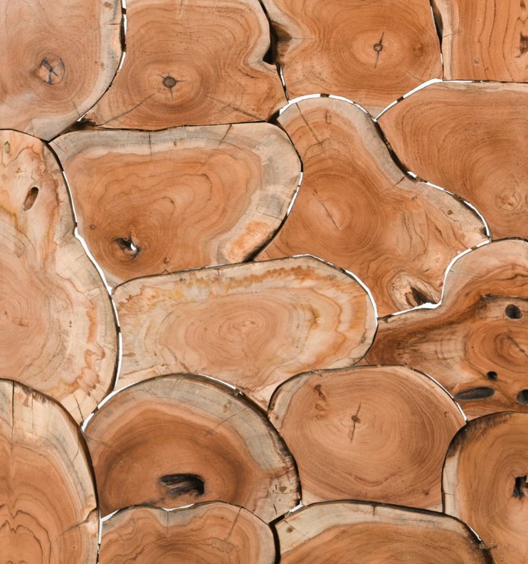 Praia 47 Coffee Table: Up-Close Teak Wood View