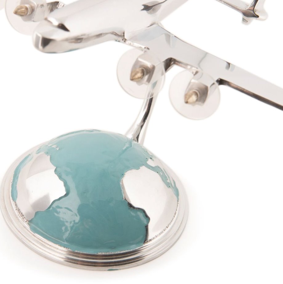 Autour Du Monde: Up-Close Base View