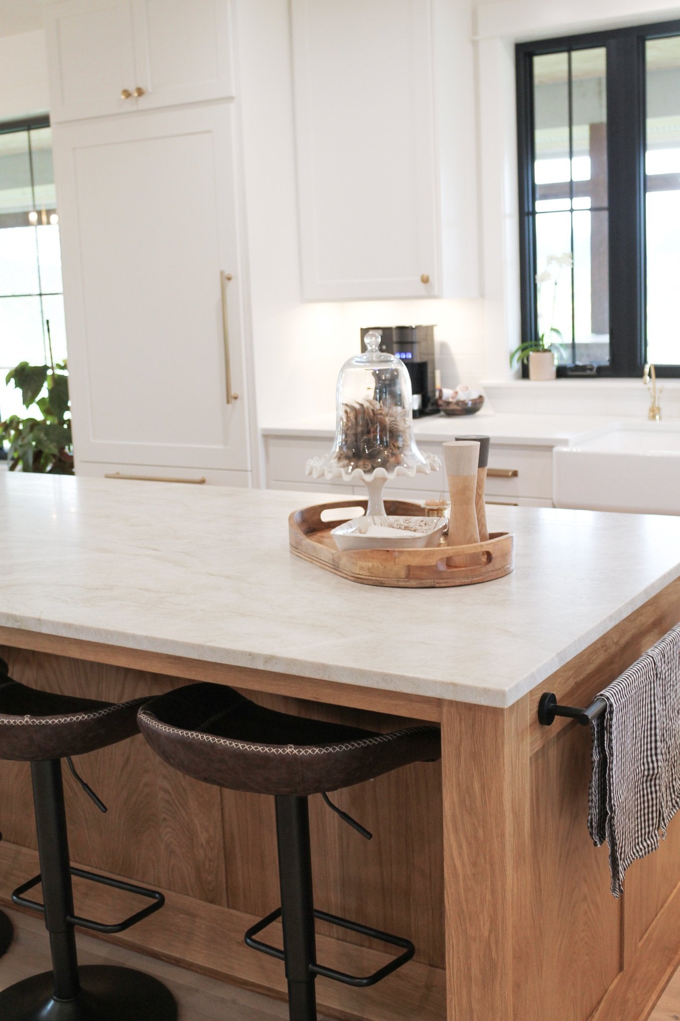 Rogue Adjustable Stool - 2 Colors - New Pacific Direct