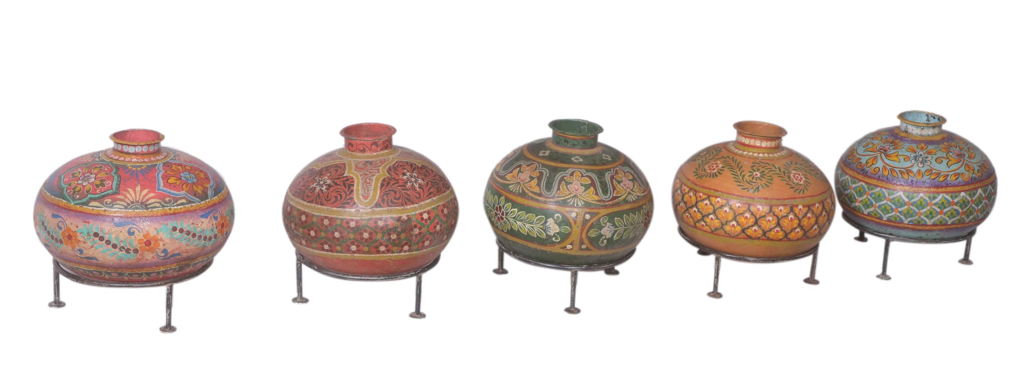 Iron Painted Pot with Stand: Product View