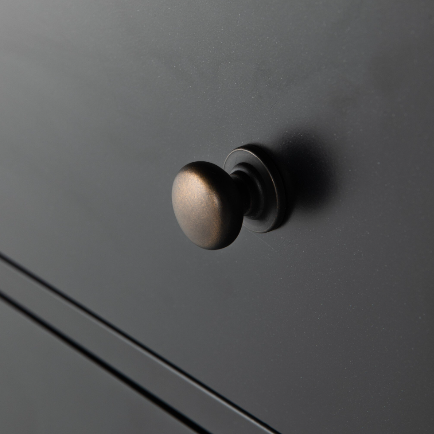 Belmont Tall 8 Drawer Dresser: Product Hardware View