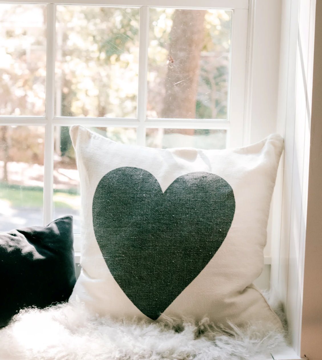 Black Heart Pillow: Product Style View