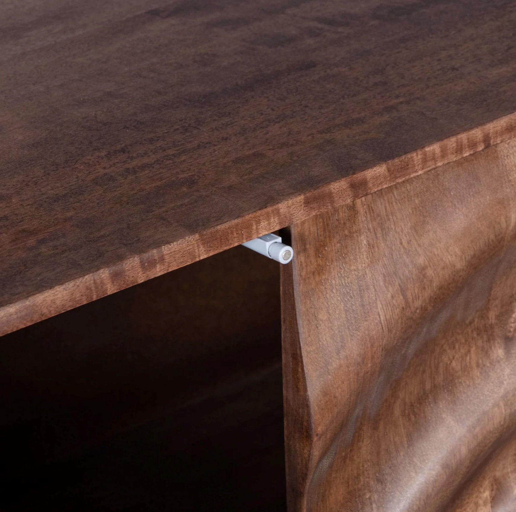Caracol Sideboard: Product Hardware View