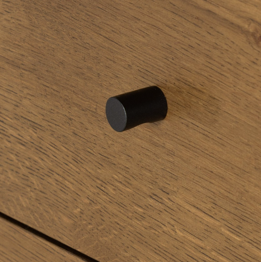 Eaton 9 Drawer Dresser: Product Hardware View