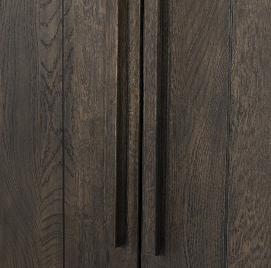 Elgin Cabinet: Plank-Style Door Handles