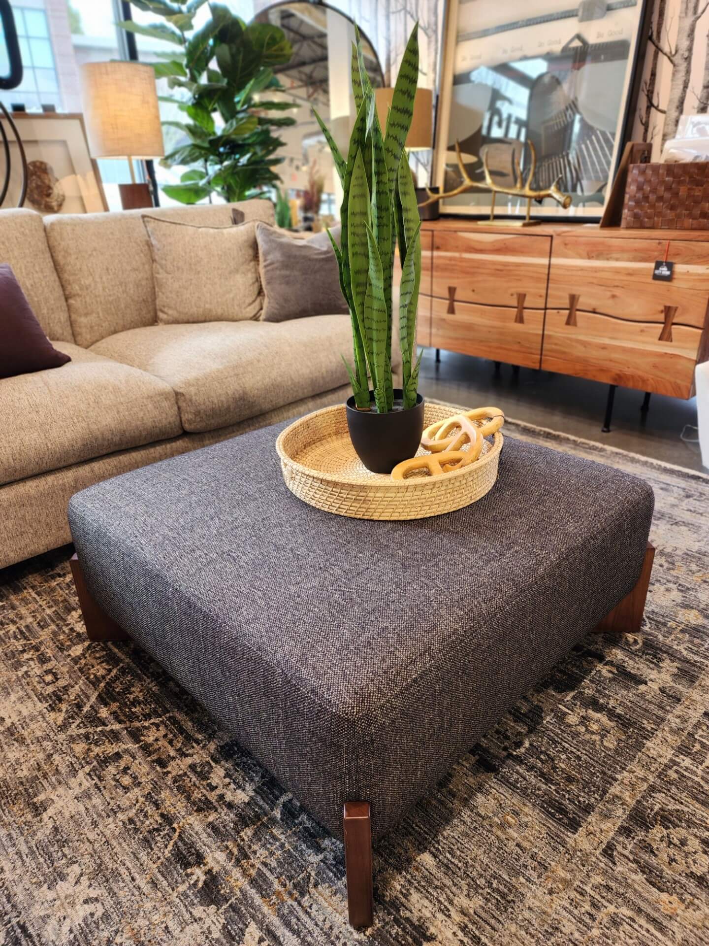 Leon Ottoman: Up-Close Product View