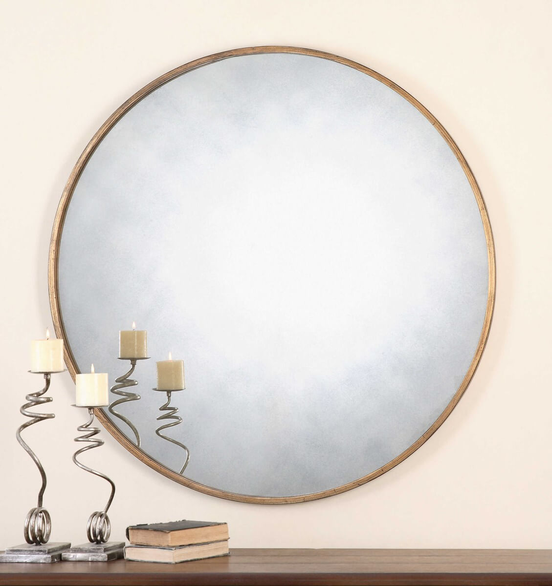 Junius round mirror in gold leaf